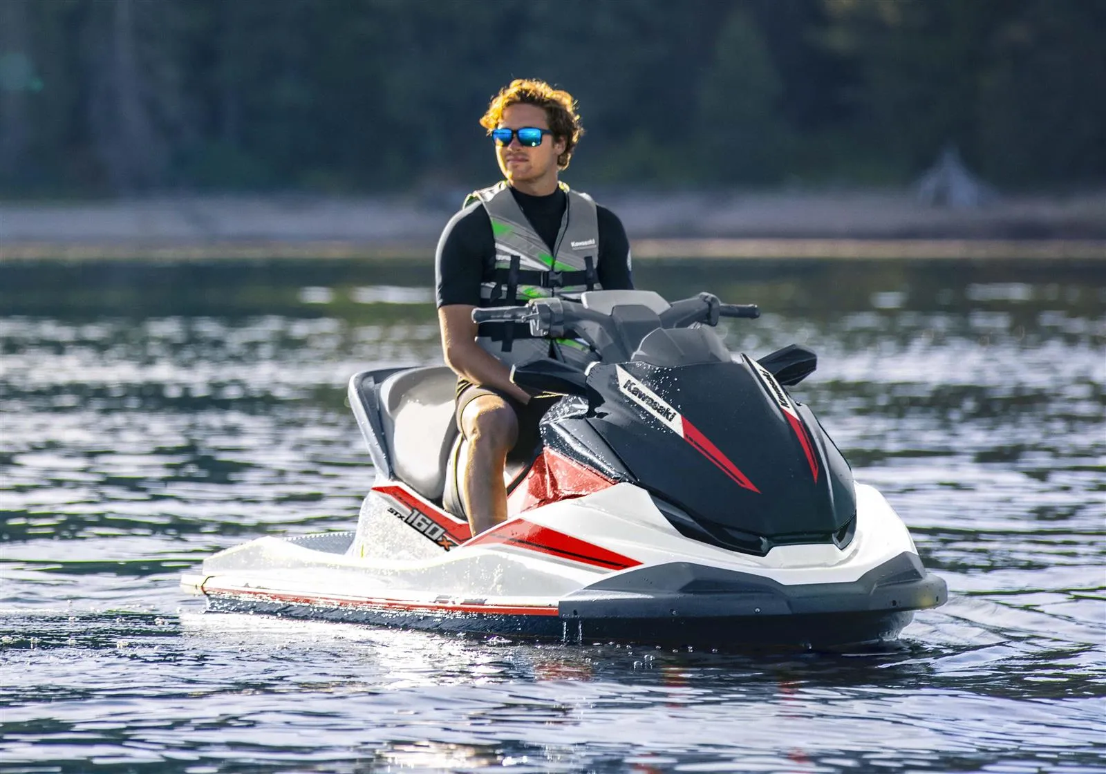 Kawasaki Jet Ski STX 160X : puissance, confort et contrôle sur l’eau gallery 1