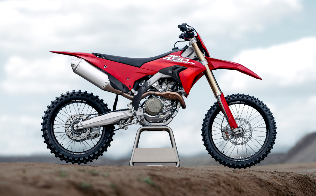 Ducati Desmo450 EDS : une enduro homologuée route qui pourrait viser le Dakar gallery 9