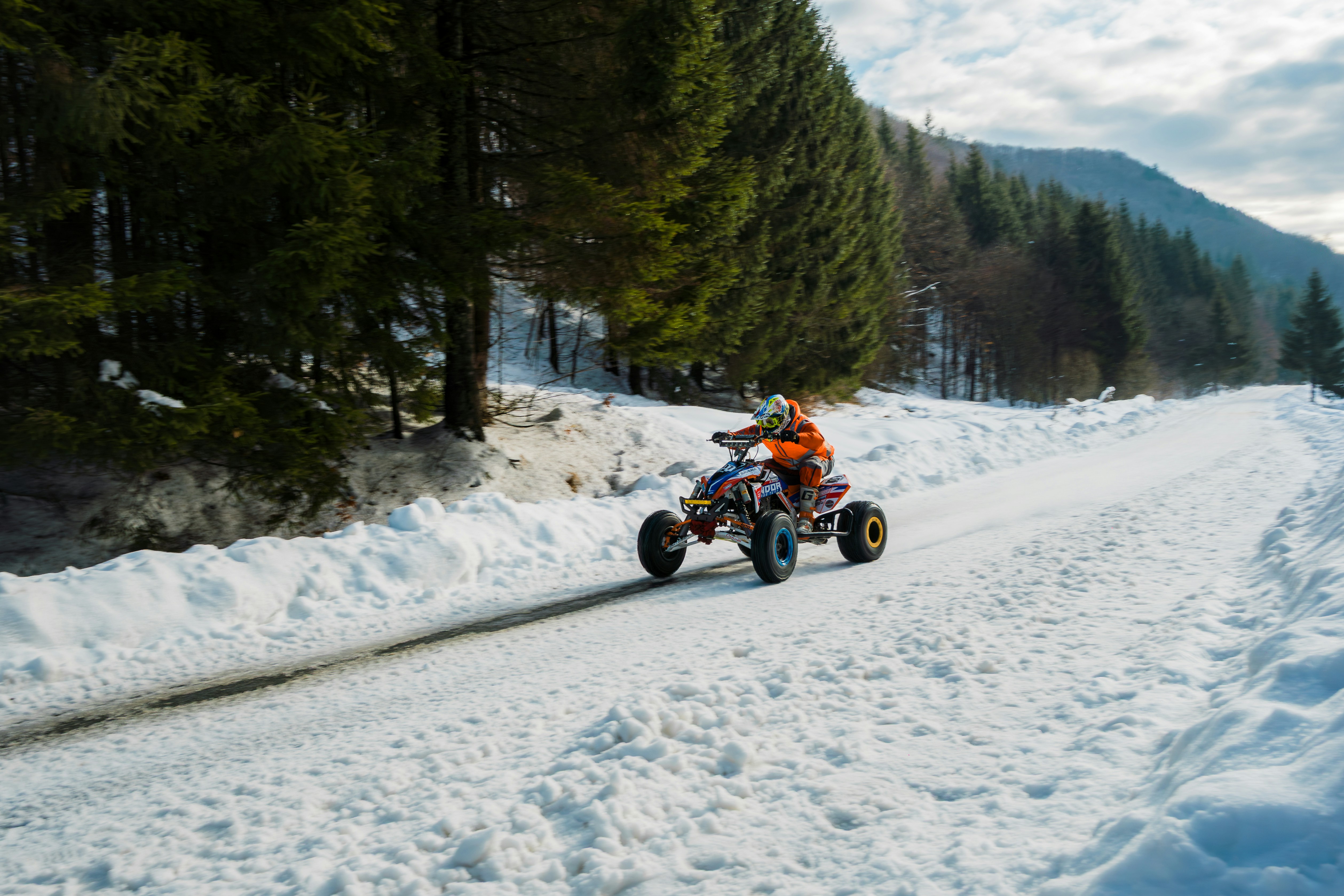 À la conquête de la nature : la puissance du quad en tout-terrain
